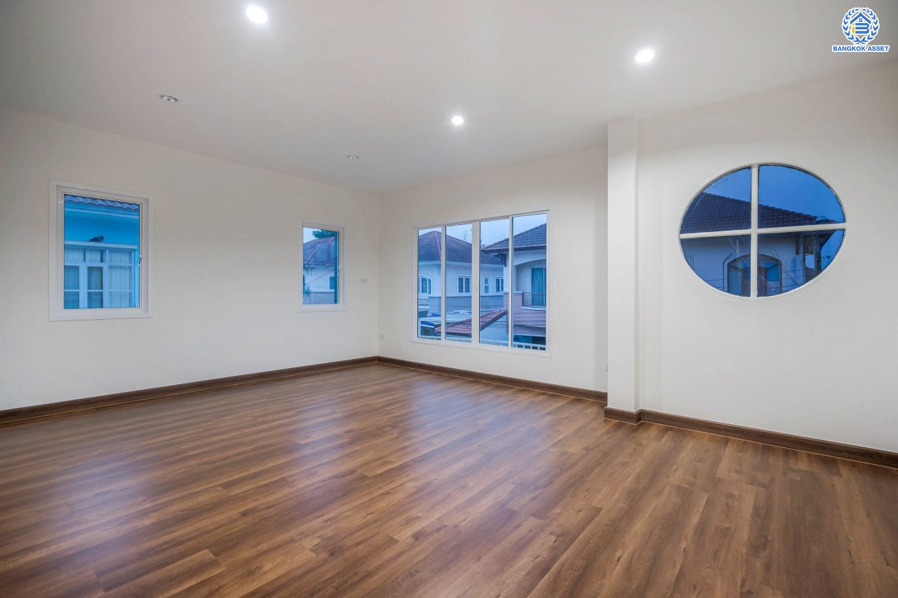 บ้านมือสองตกแต่งใหม่ แบรนด์ LH โครงการ ชัยพฤกษ์ วัดลาดปลาดุก ตอบโจทย์ทุกการอยู่อาศัย เนื้อที่ 60 ตร.ว. พื้นที่ใช้สอยมากถึง 198.96 ตร.ม. ฟังก์ชัน 3 ห้องนอน 3 ห้องน้ำ จอดรถได้ 2 คัน บนทำเลดีที่สุด! ใกล้เซ็นทรัลเวสต์เกต ทางด่วน "กาญจนาภิเษก" และรถไฟฟ้าสายสีม่วง "สถานีคลองบางไผ่"